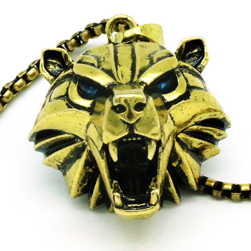 Caucasus Bear Medallion Pendan - Cobra Extruder review and price